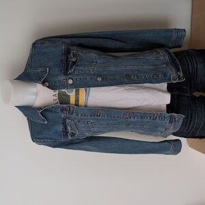 Old Navy Light Blue Denim Jacket - Medium Tall